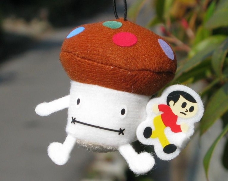 とびだしくんが滋賀のご当地名物として、あのドコモタケと一緒になって